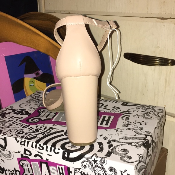 🌹🌹Simply Gorgeous Houston Heels sandals NWT - Picture 5 of 7